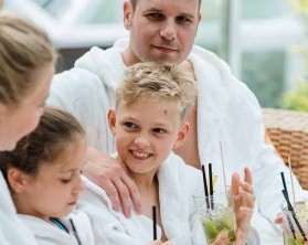 Familienzeit im Wellnessurlaub - Hotel Deimann | Schmallenberg Im Spa mit der ganzen Familie - Hotel Deimann | Schmallenberg